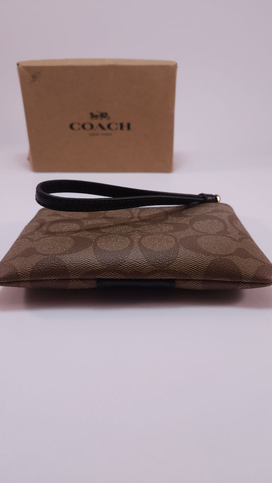 Clutch Coach Signature Khaki con Acabado Negro