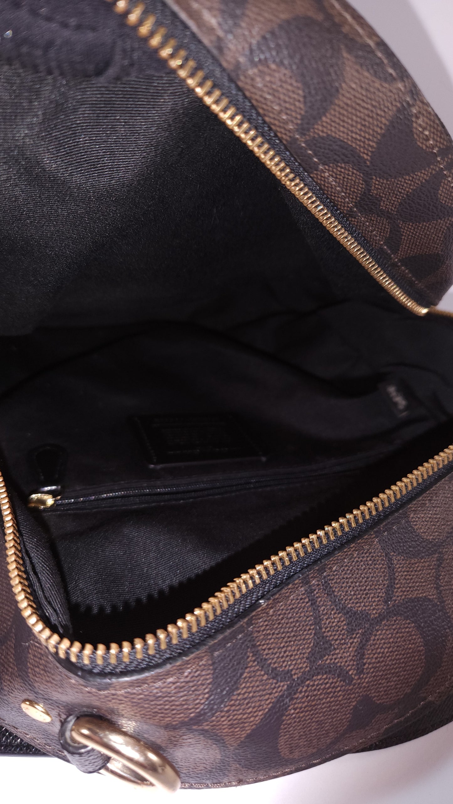 Mochila Coach Negra con Detalles en Café y Canvas