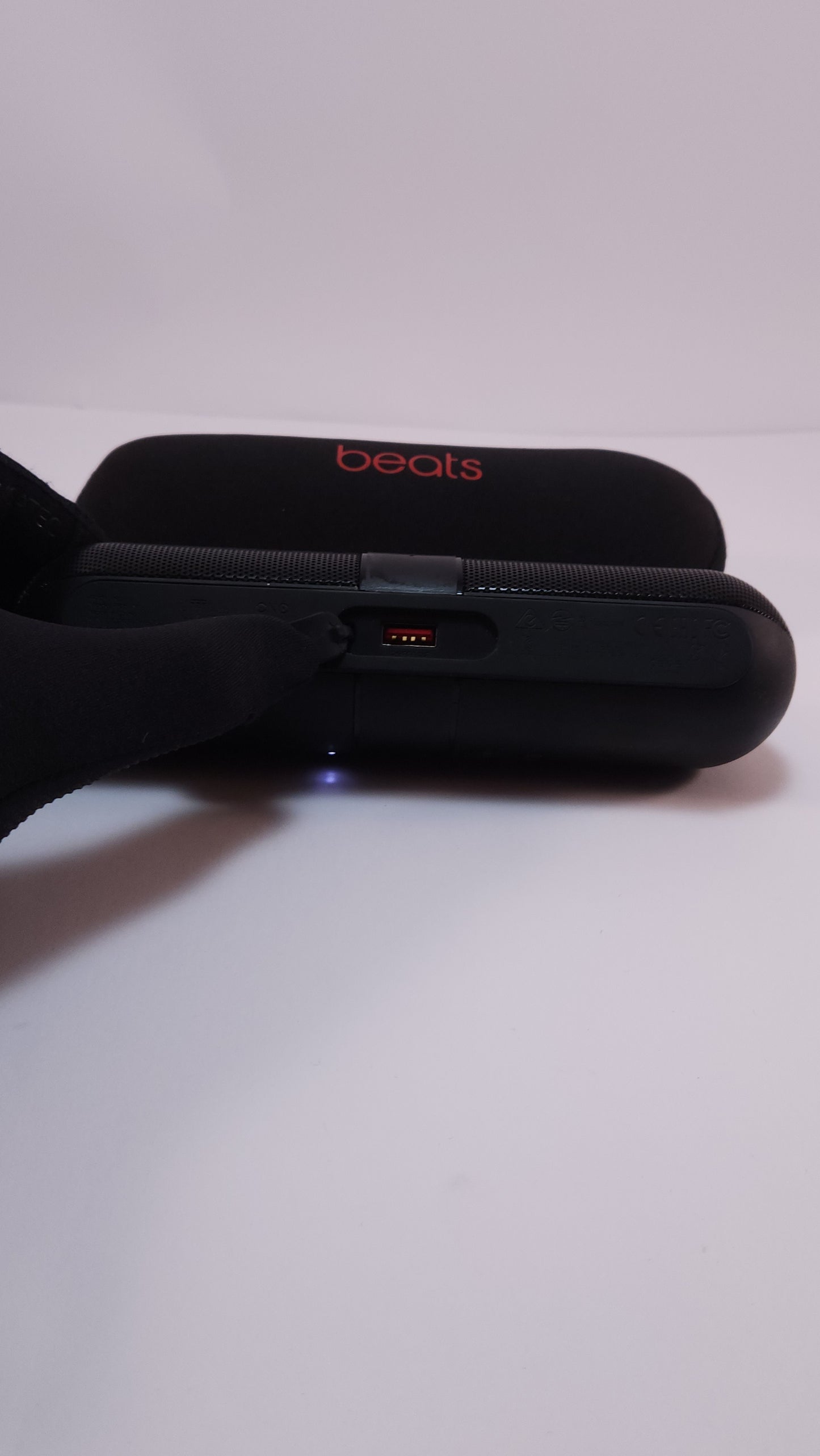 Bocina Beats Pill con Usb y Funda