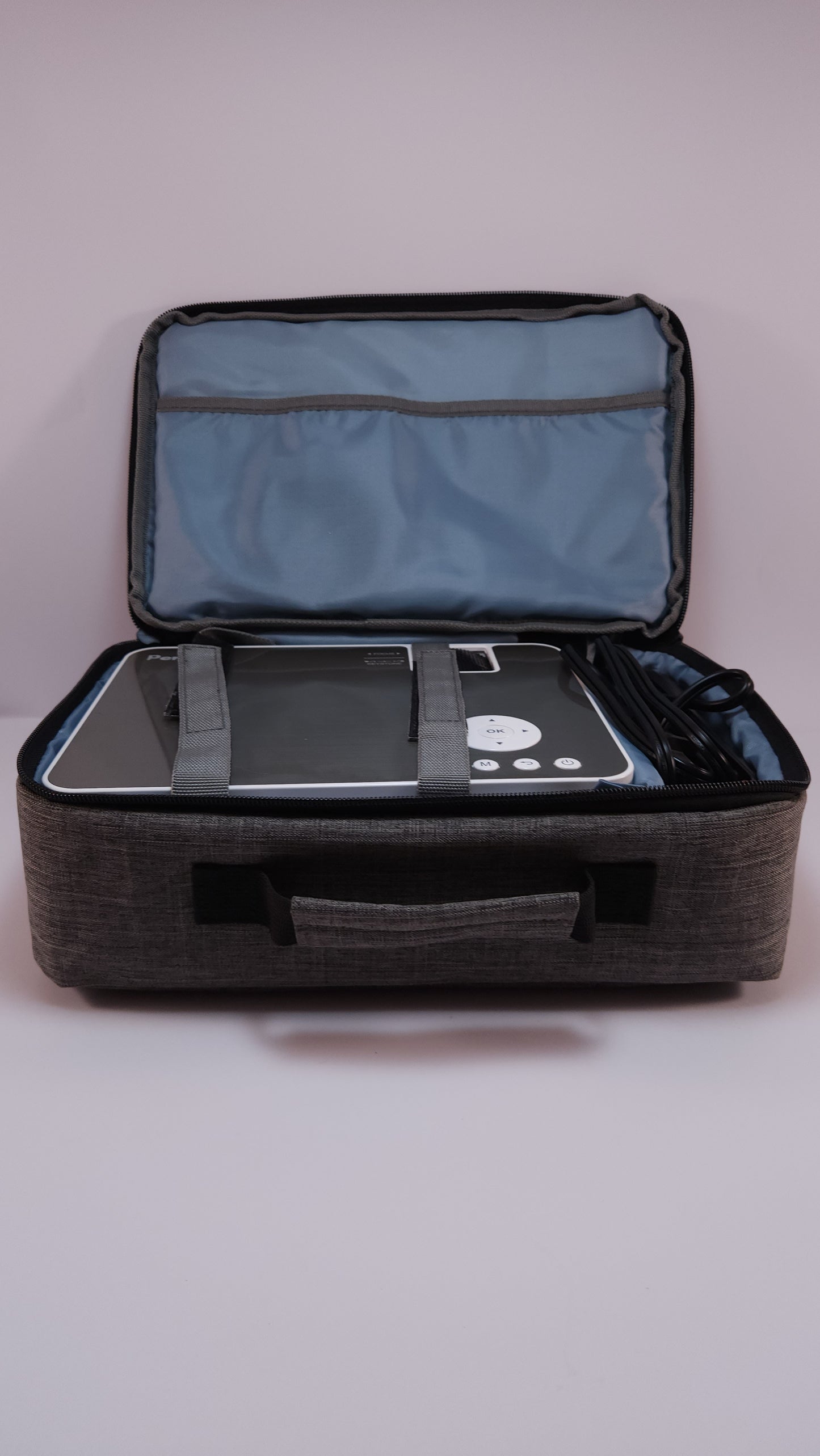 Proyector Pericat con Estuche y Trípode