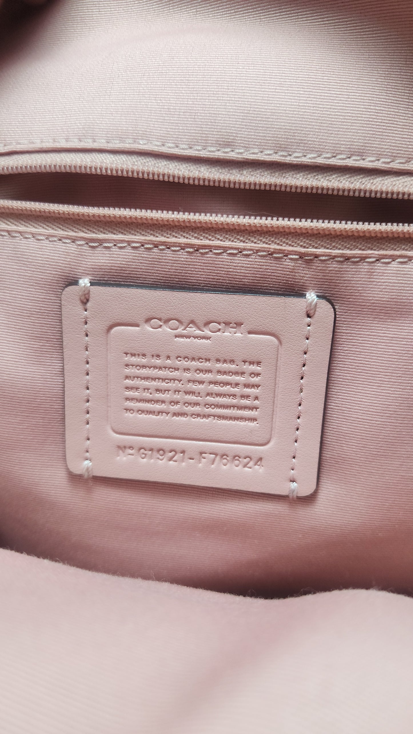 Mochila Coach de Piel Rosa Modelo G1921- F76624