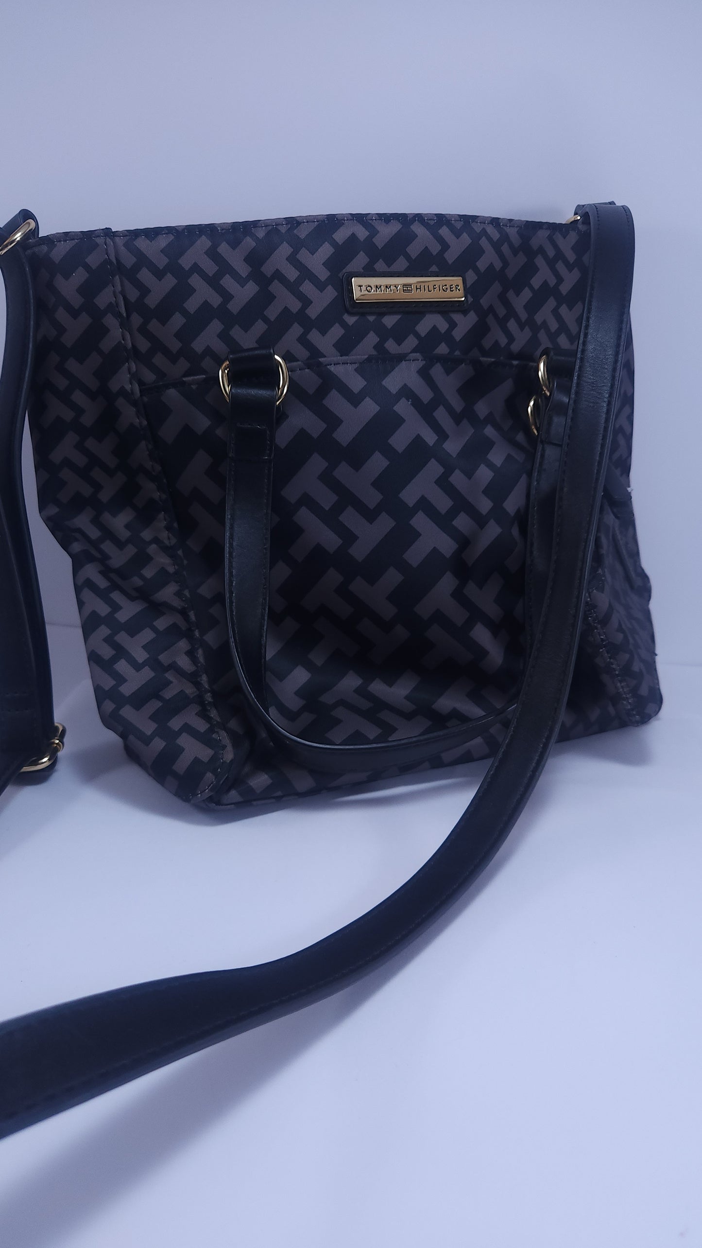 Tommy Hilfiger Satchel Negro con Patrón