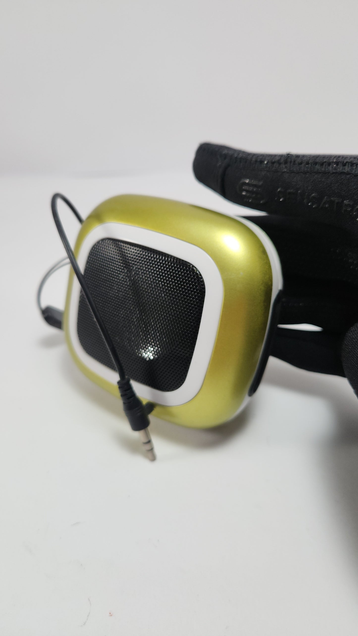 Mini Bocina Verde con Jack 3.5mm