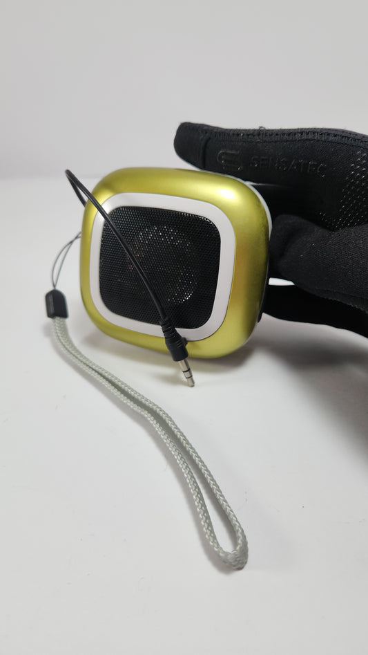 Mini Bocina Verde con Jack 3.5mm