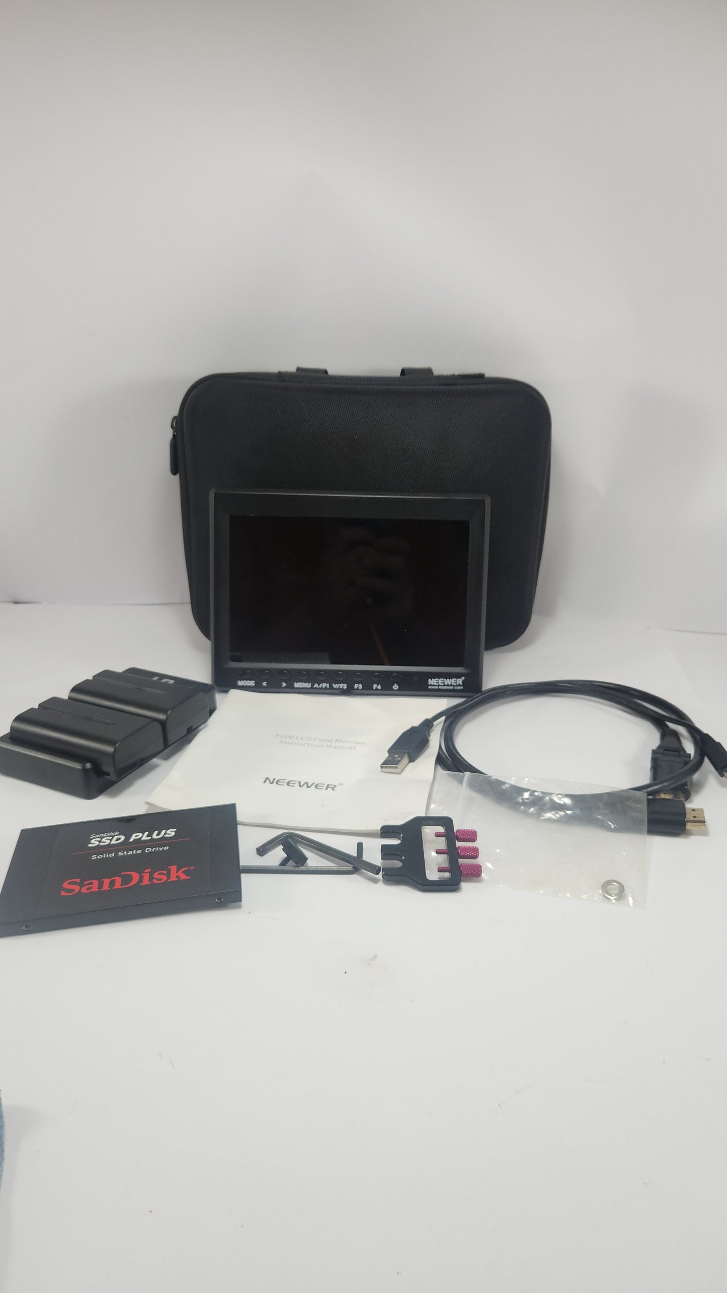 Monitor de Camara Profesional Neewer F100+ Accesorios