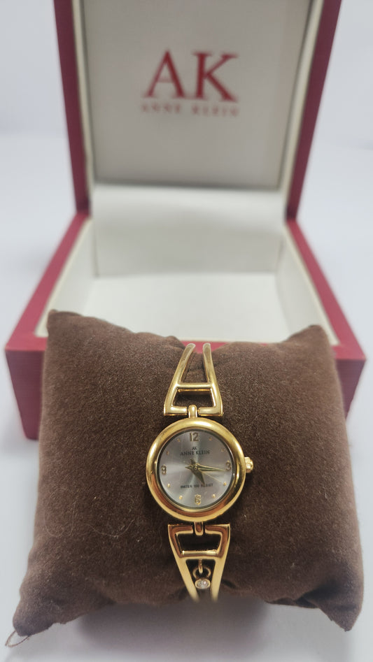 Reloj Anne Klein Dorado con Carátula Rosa