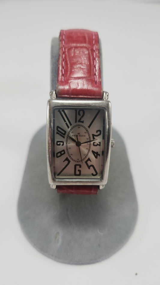 Reloj Anne Klein – Correa Roja Cuero Texturizado