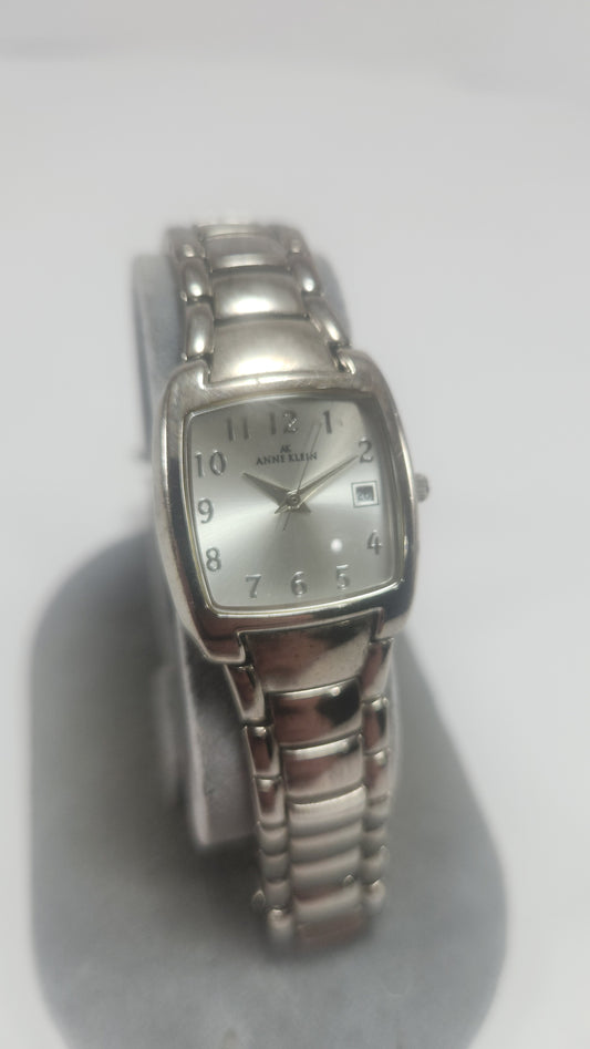 Reloj Anne Klein Plateado con Fecha