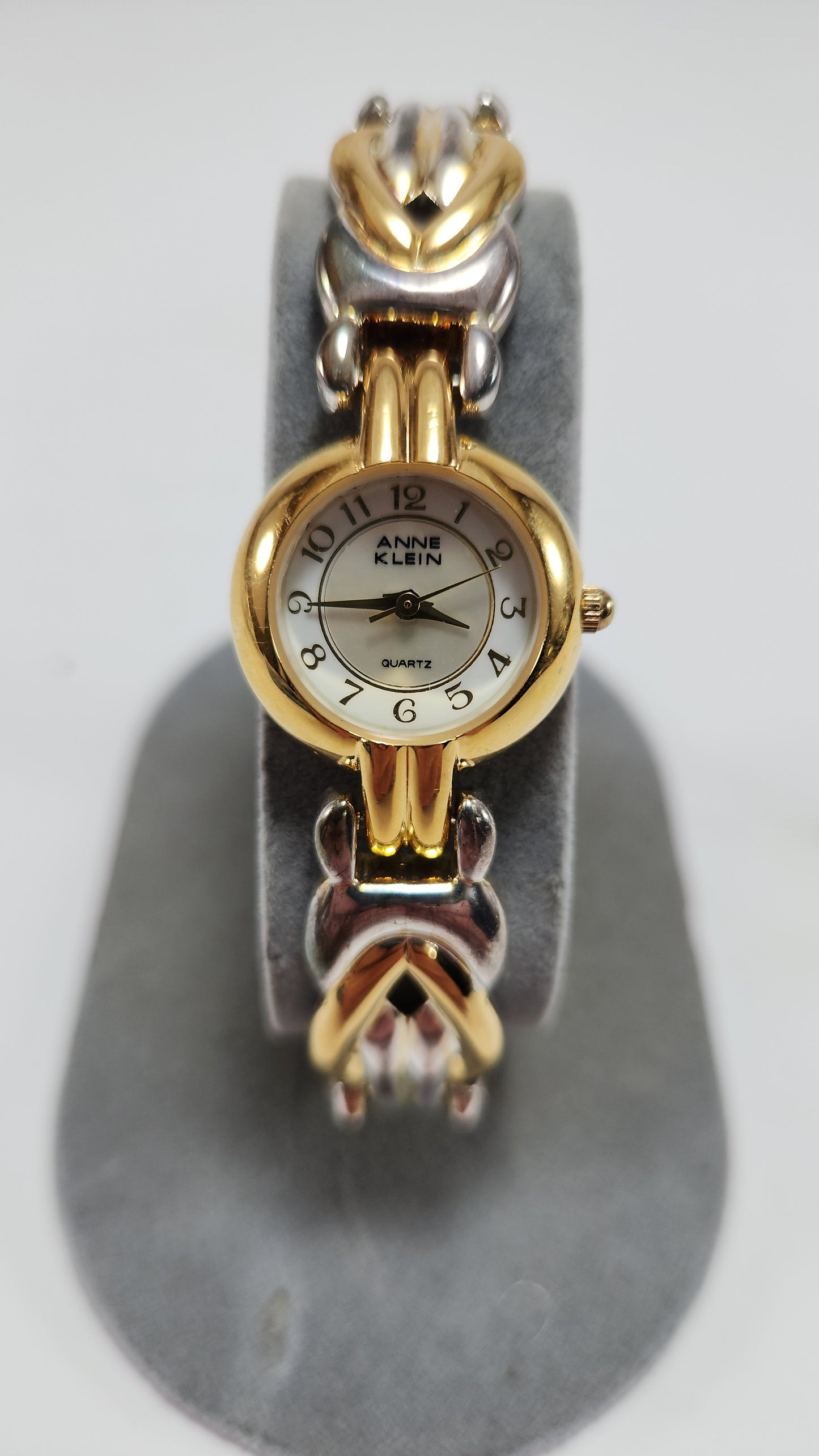 Anne Klein Dorado con Brazalete Decorado