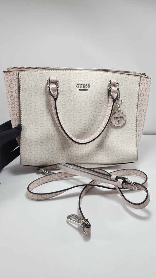 Bolsa Guess Rosada con Monograma y Asa Larga Removible