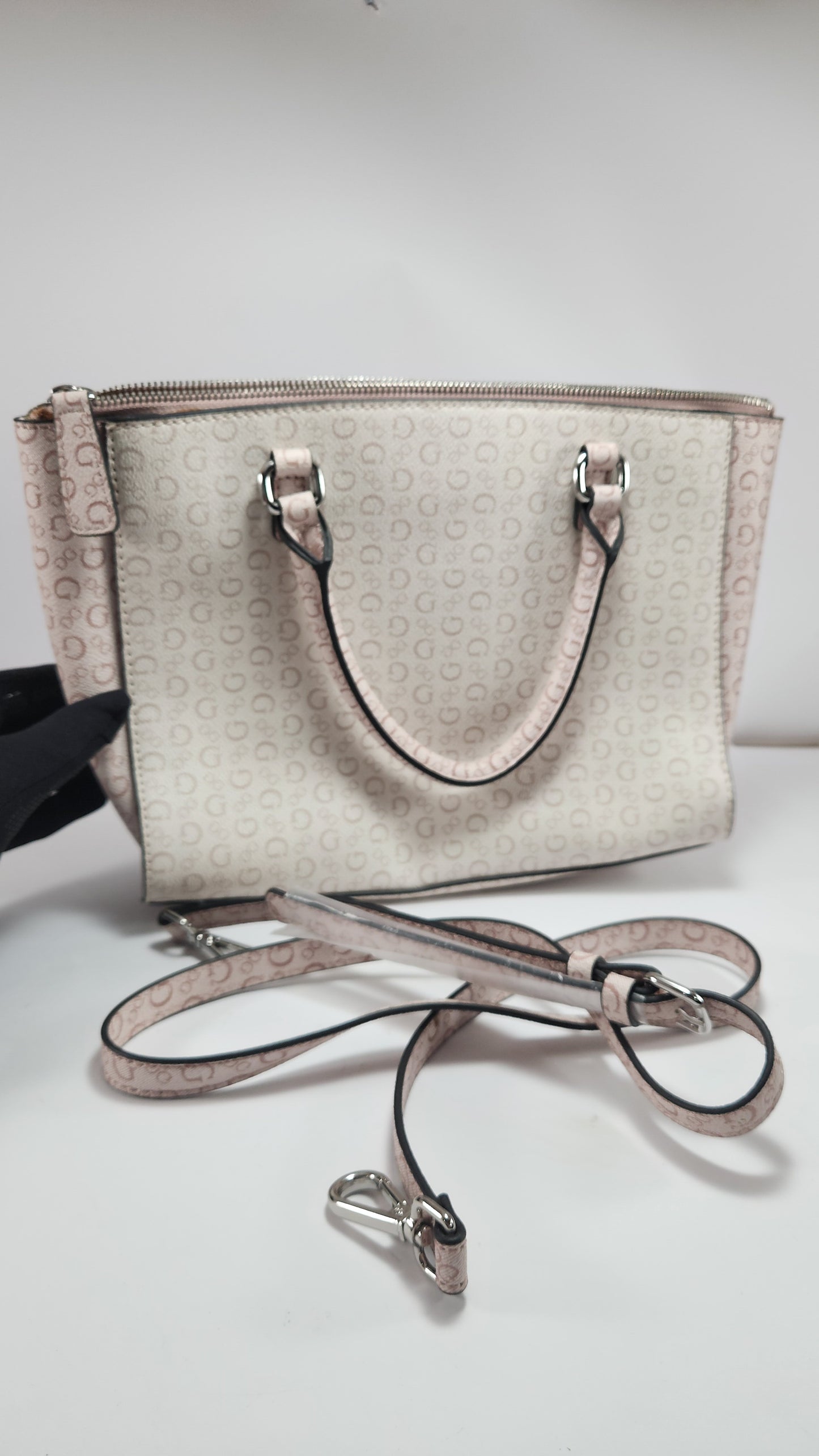 Bolsa Guess Rosada con Monograma y Asa Larga Removible