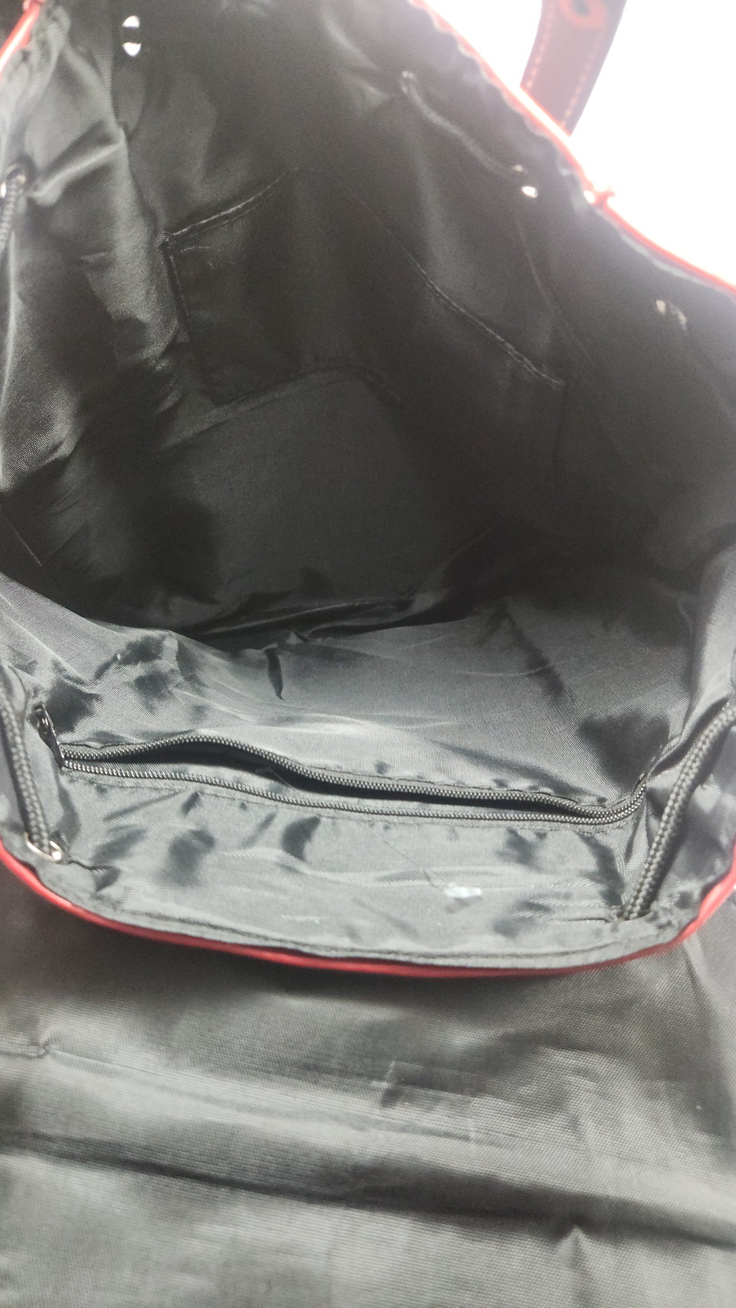 Mochila Pyramid Roja con Detalles en Cuadros