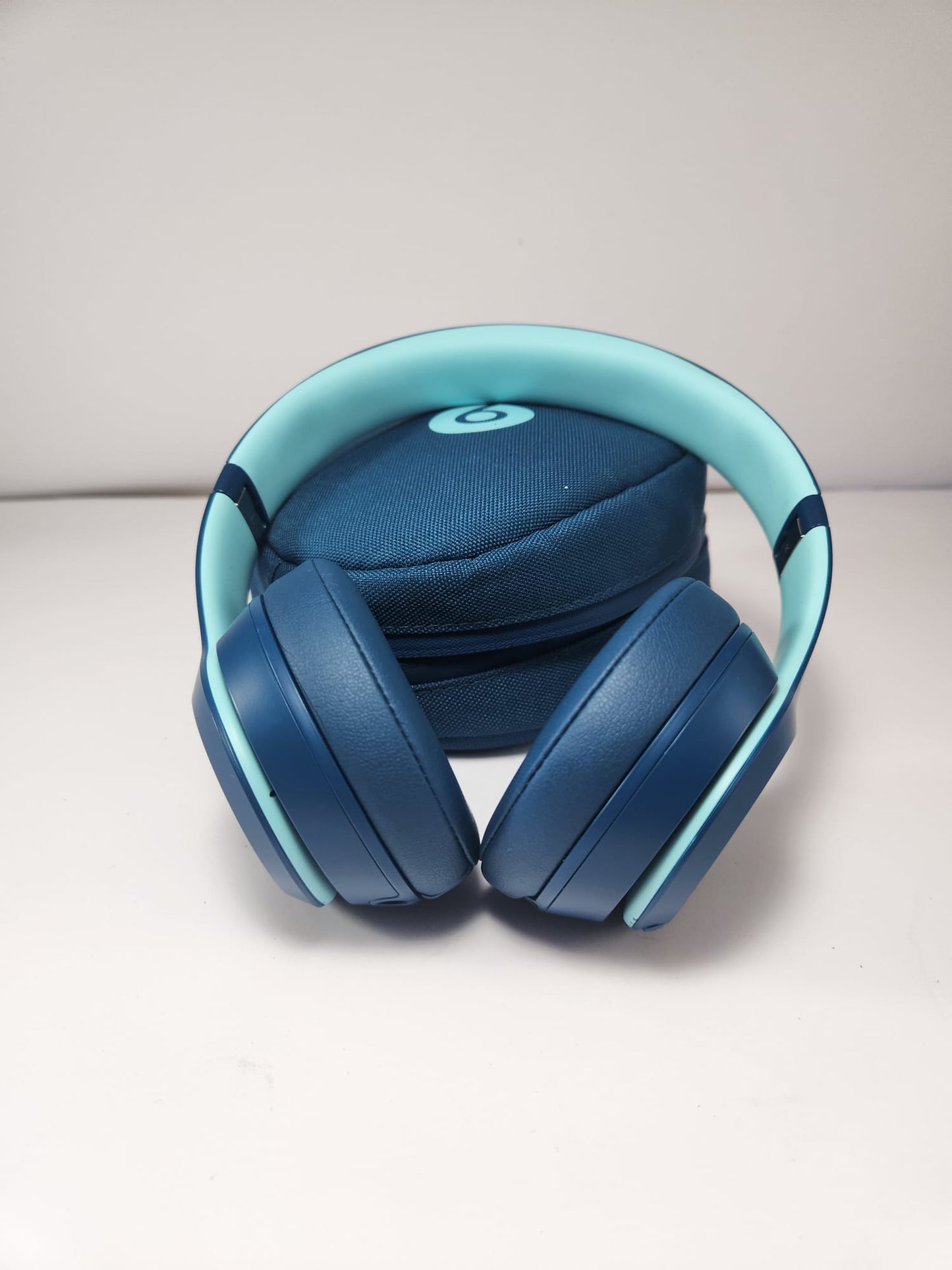 Beats Solo3 Wireless – Azul Aqua (Como Nuevos)