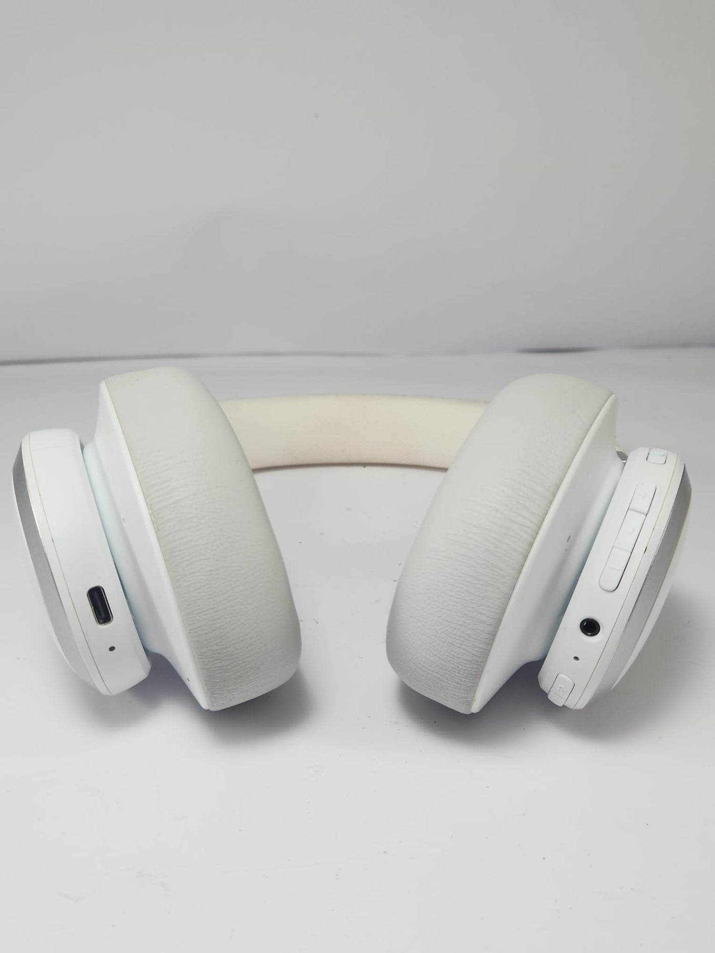 JBL Over-Ear con Cancelación de Ruido (ANC)