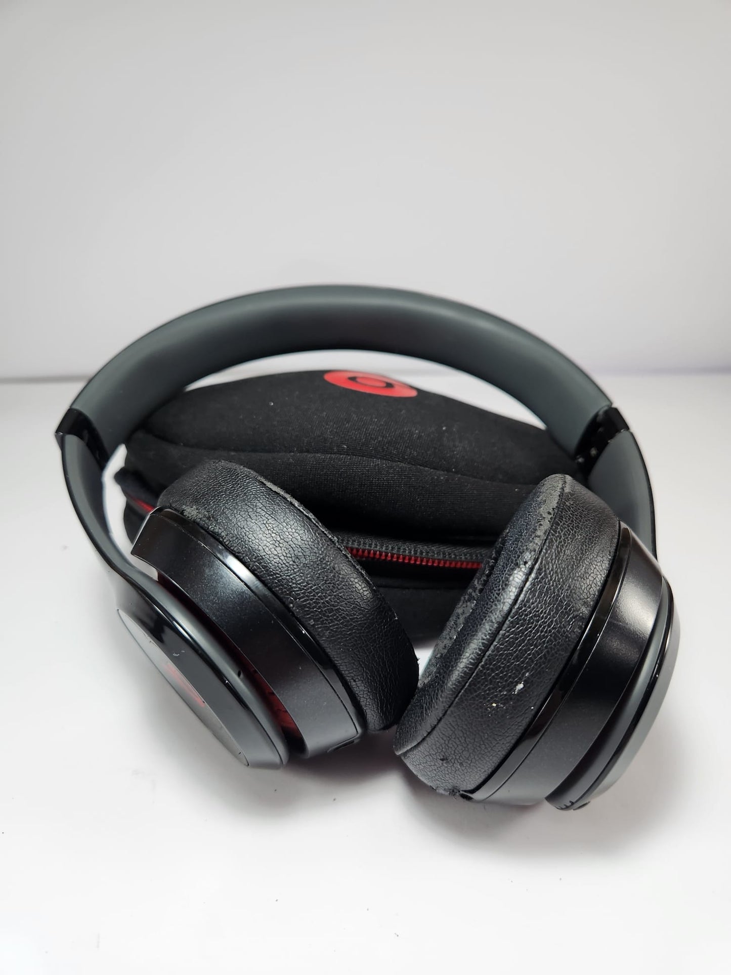 Beats Solo – Funciona solo con cable (Bluetooth no operativo)