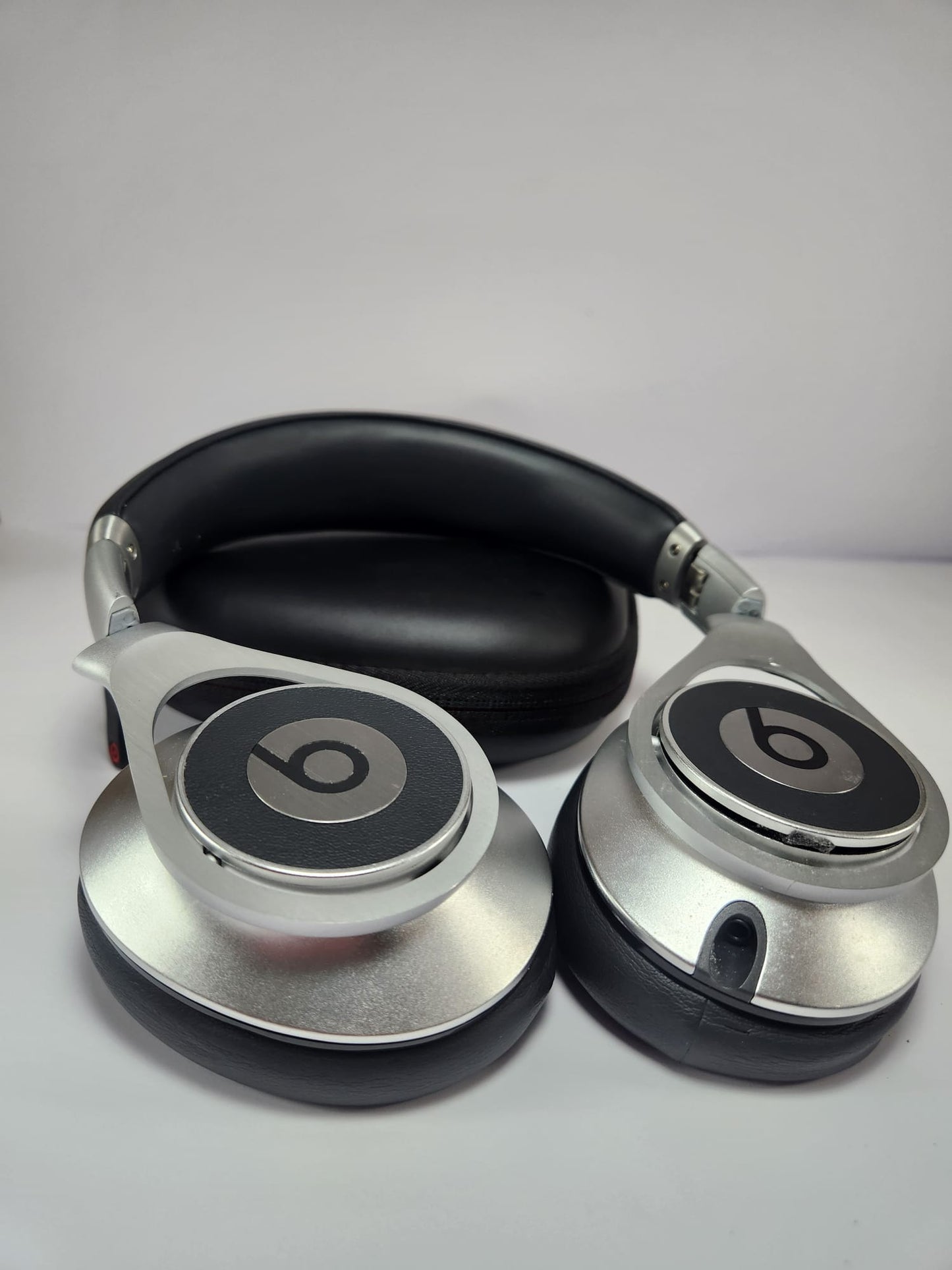 Beats Executive – Cancelación Activa de Ruido