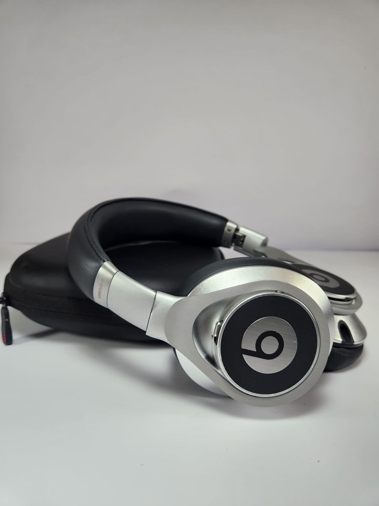 Beats Executive – Cancelación Activa de Ruido