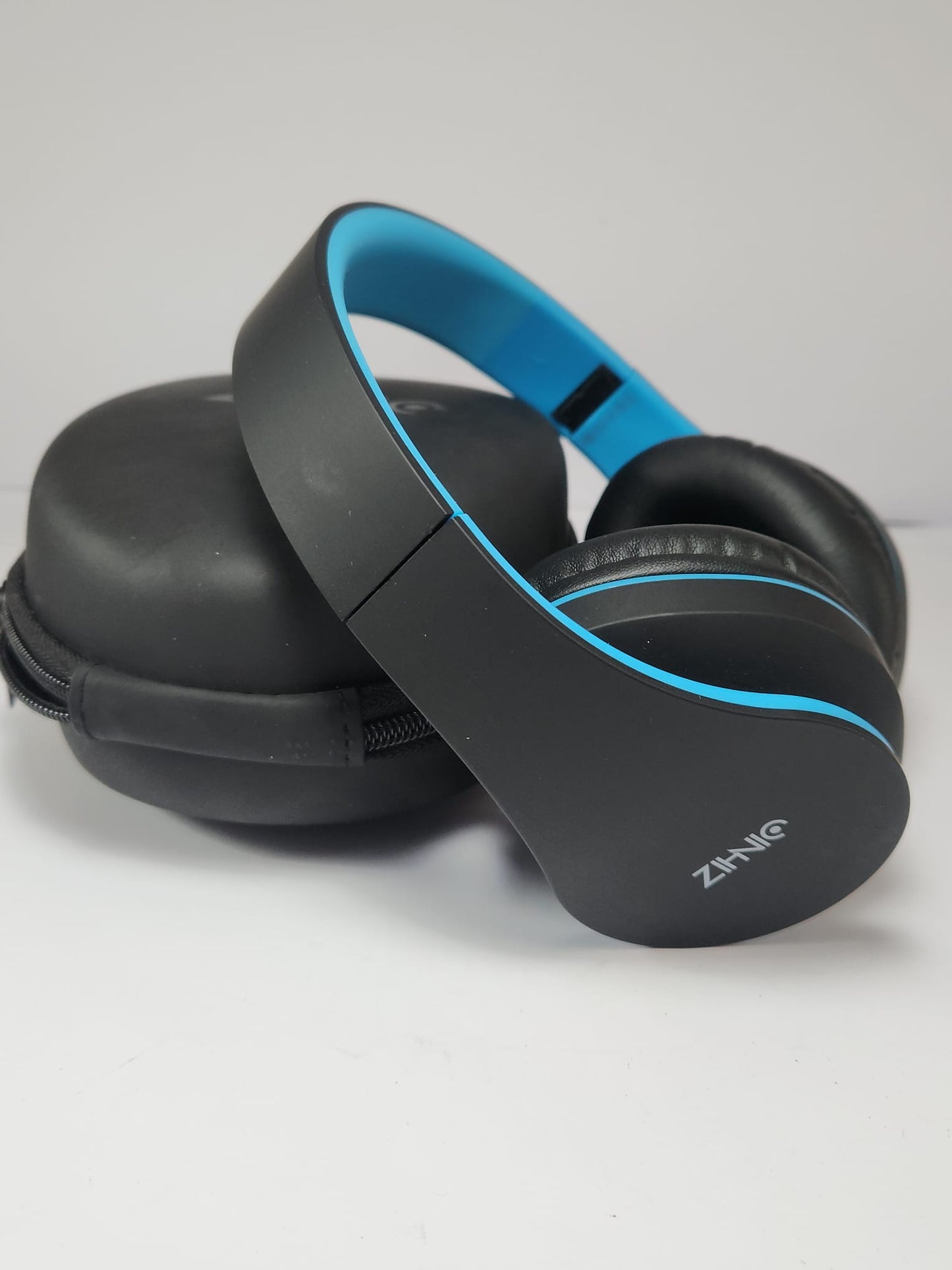 Audífonos ZIHNIC Bluetooth + Estuche rígido