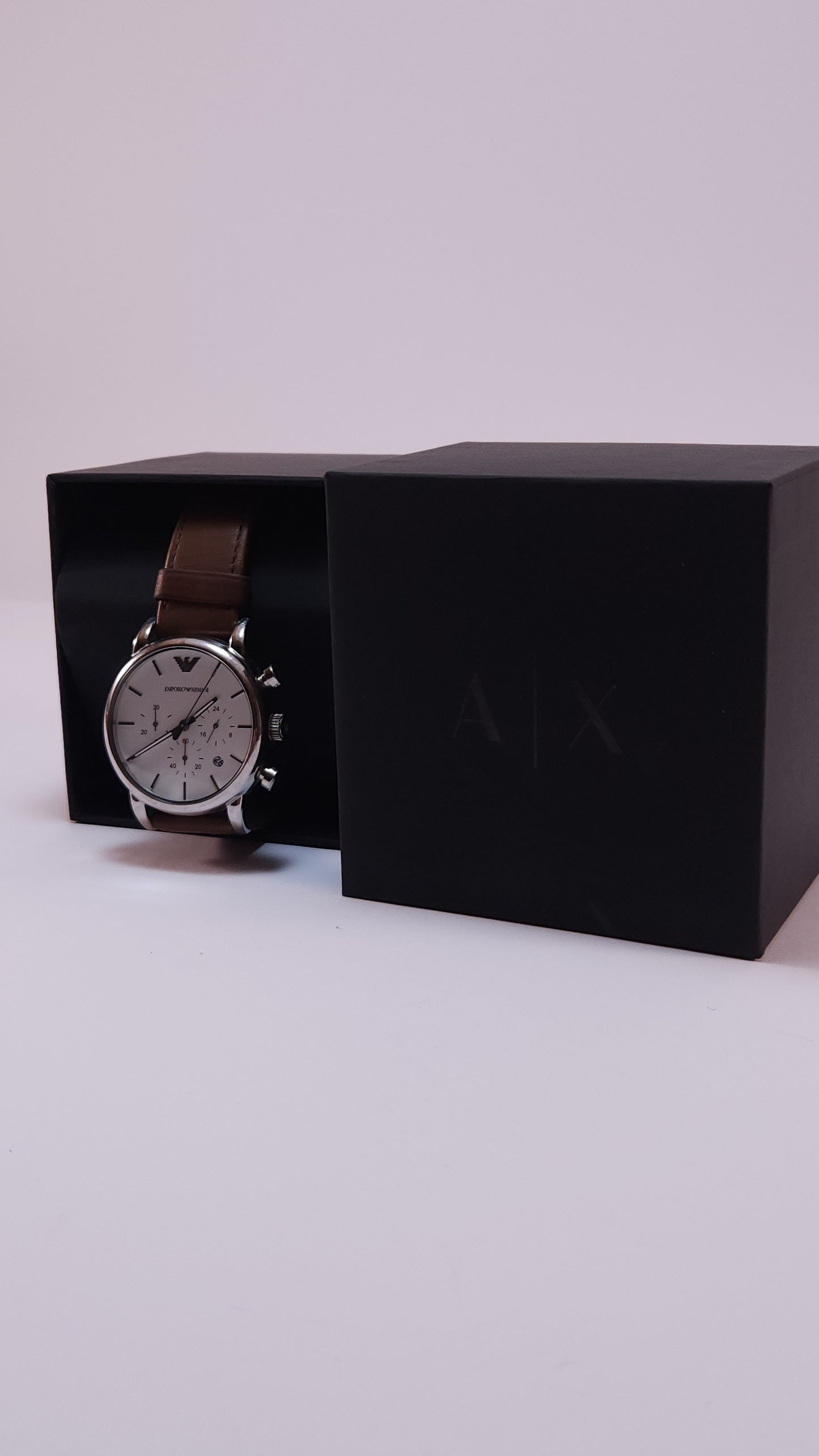 Reloj Giorgio Armani Clásico Plateado con Correa Café