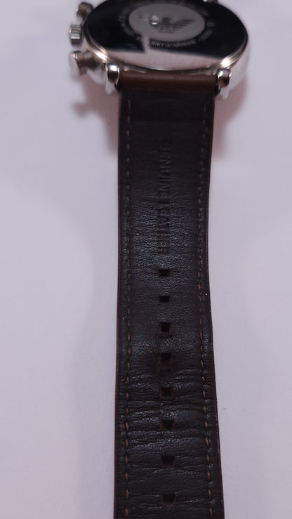 Reloj Giorgio Armani Clásico Plateado con Correa Café