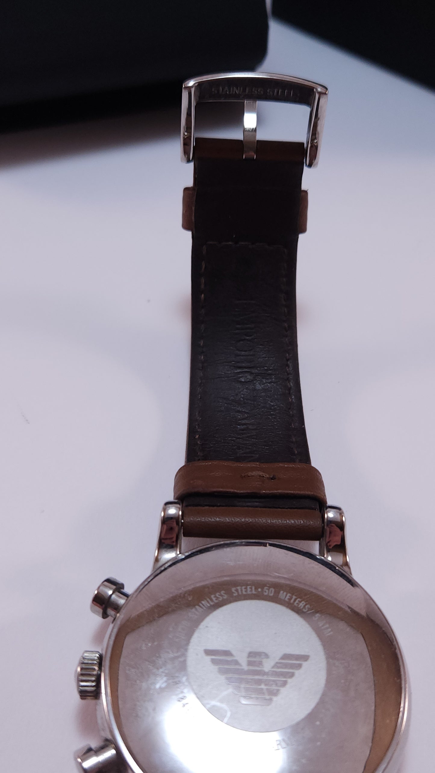 Reloj Giorgio Armani Clásico Plateado con Correa Café