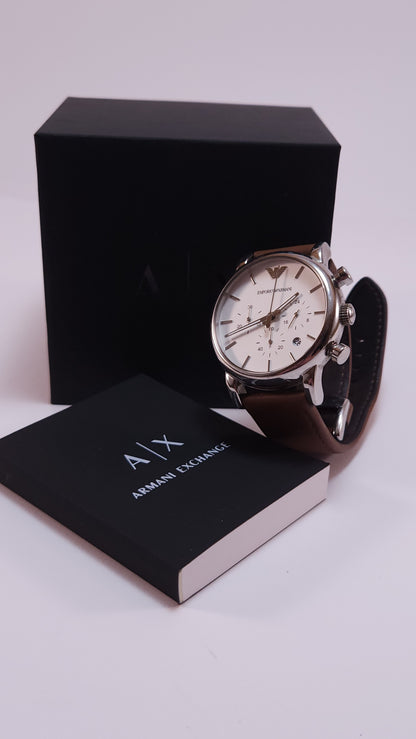Reloj Giorgio Armani Clásico Plateado con Correa Café