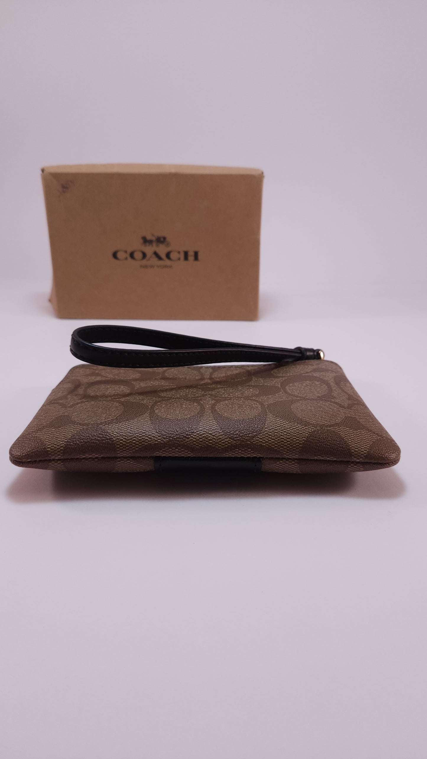 Clutch Coach Signature Khaki con Acabado Negro