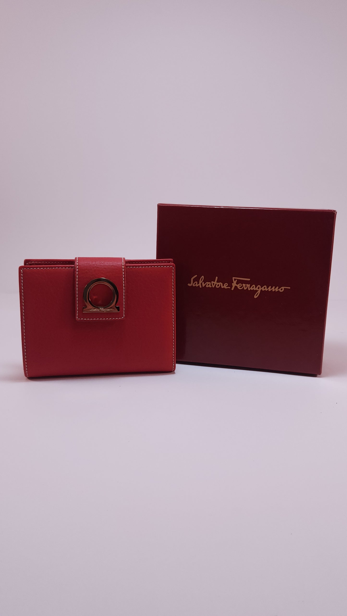 Cartera Salvatore Ferragamo de Piel Roja con Gancini - Certificado Autenticidad