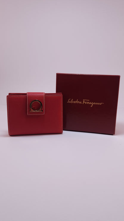 Cartera Salvatore Ferragamo de Piel Roja con Gancini - Certificado Autenticidad
