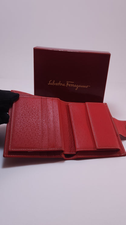 Cartera Salvatore Ferragamo de Piel Roja con Gancini - Certificado Autenticidad