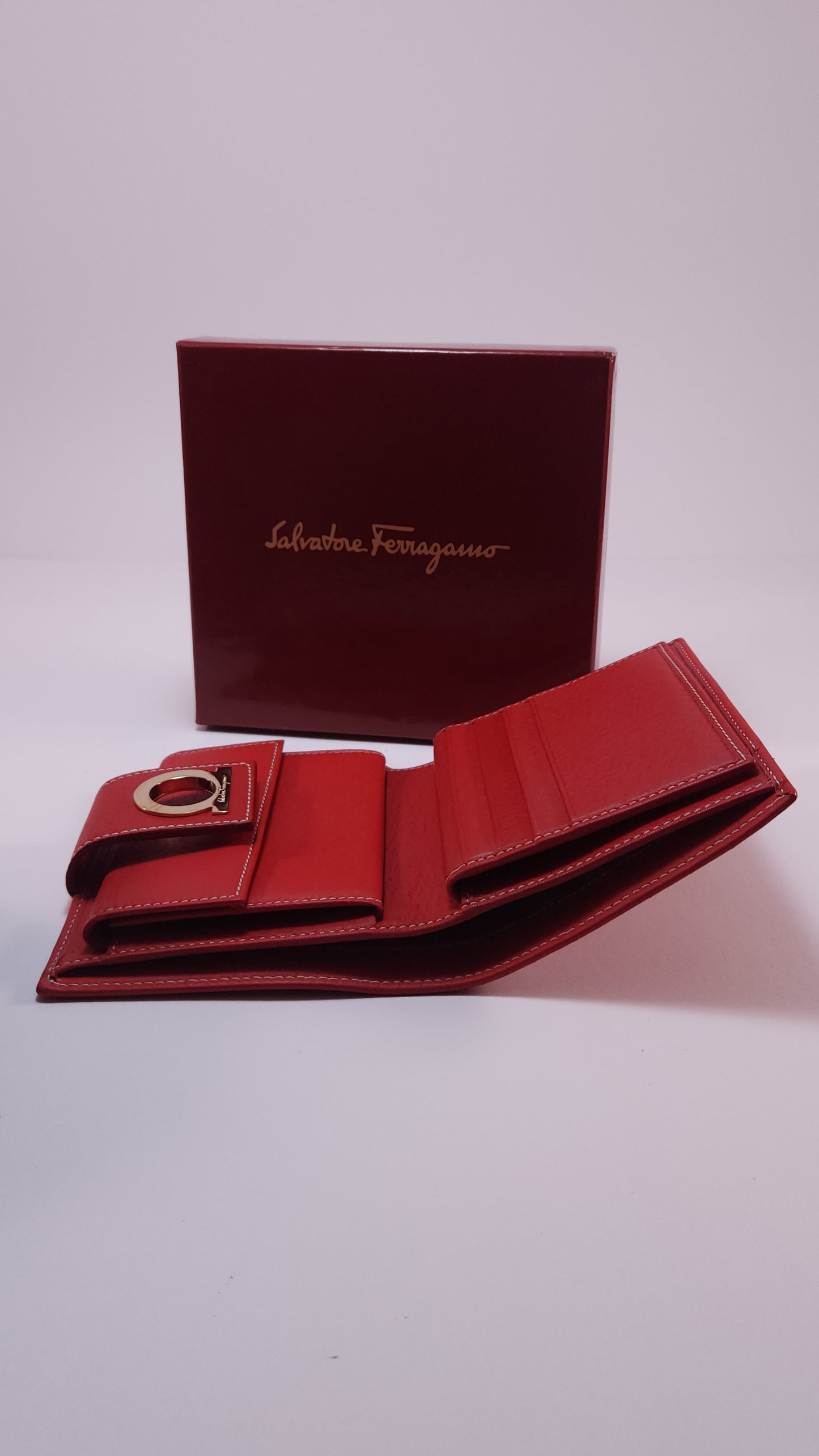 Cartera Salvatore Ferragamo de Piel Roja con Gancini - Certificado Autenticidad