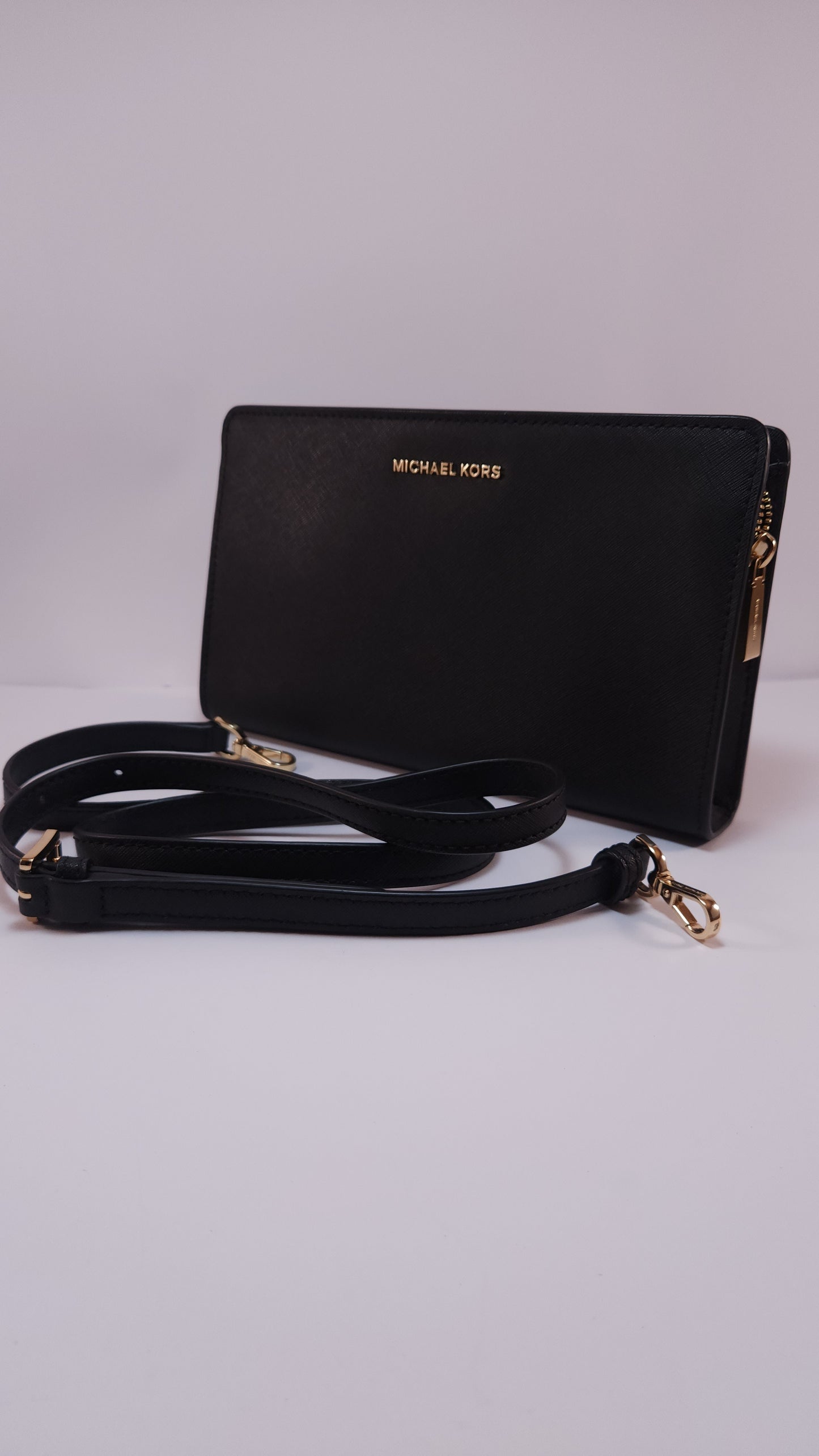 Bolsa Cruzada Michael Kors de Piel Texturizada Negra