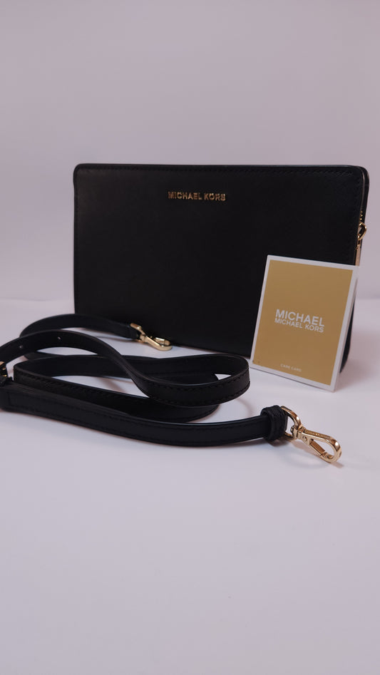 Bolsa Cruzada Michael Kors de Piel Texturizada Negra