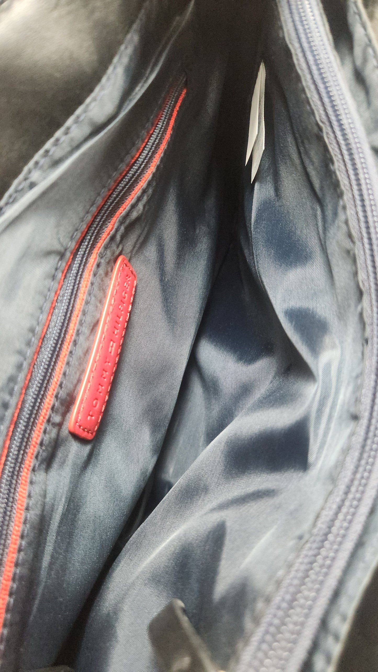 Tommy Hilfiger Satchel Negro con Patrón