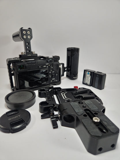 Cámara Sony Alpha A6300 con Rig y Accesorios