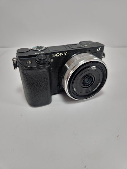 Cámara Sony Alpha A6300 con Rig y Accesorios