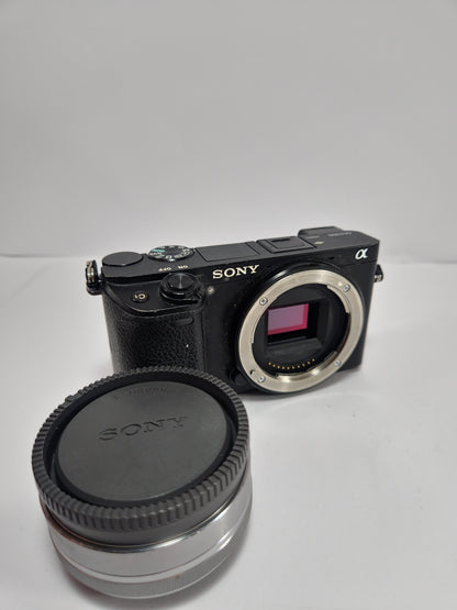 Cámara Sony Alpha A6300 con Rig y Accesorios
