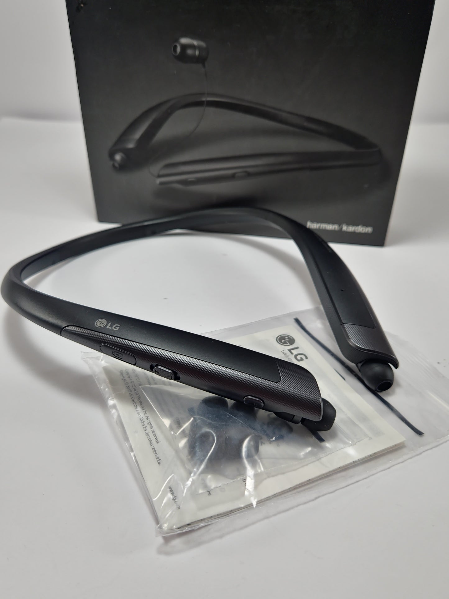 LG Tone Platinum α (HBS-930)  Harman Kardon