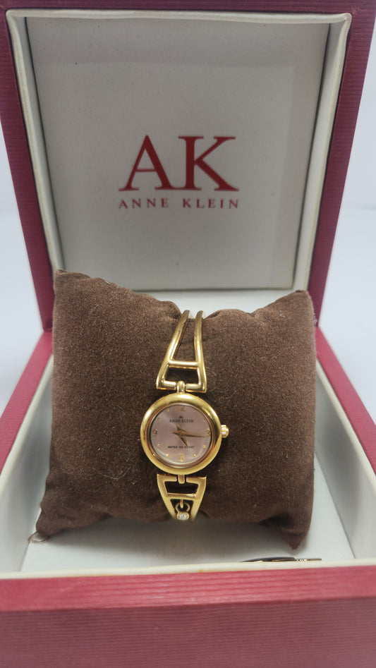 Reloj Anne Klein Dorado con Carátula Rosa