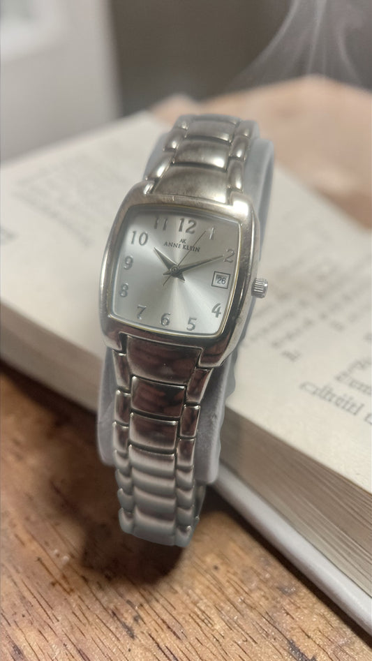 Reloj Anne Klein Plateado con Fecha