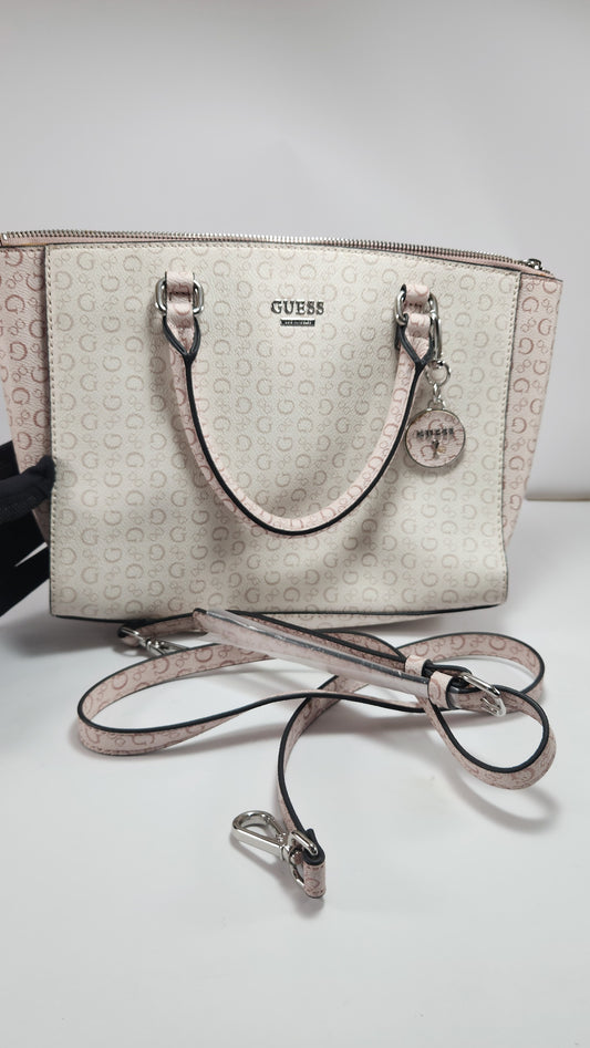 Bolsa Guess Rosada con Monograma y Asa Larga Removible