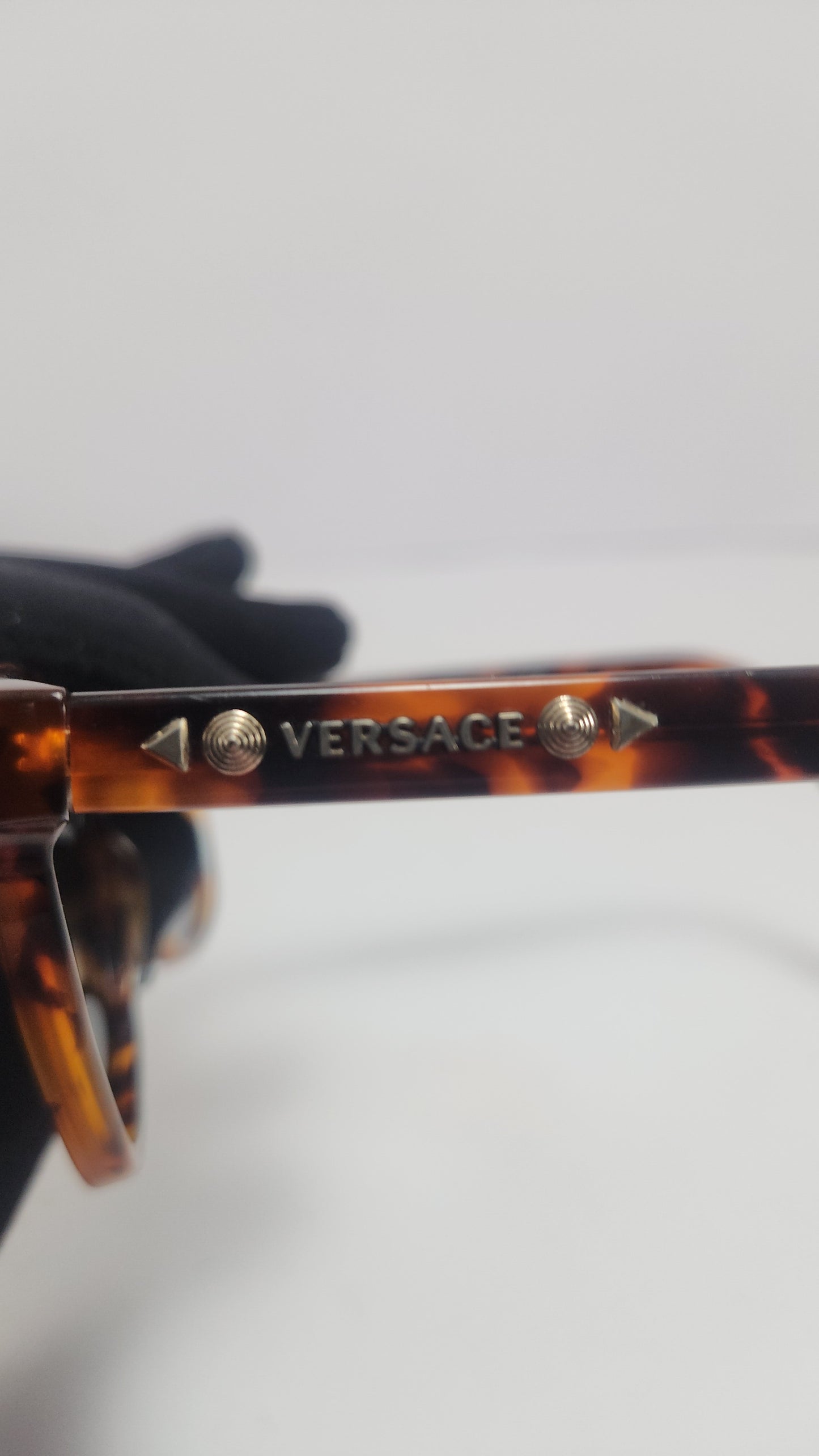 Versace Tortoise con Lentes Azul Espejo y Detalles Dorados