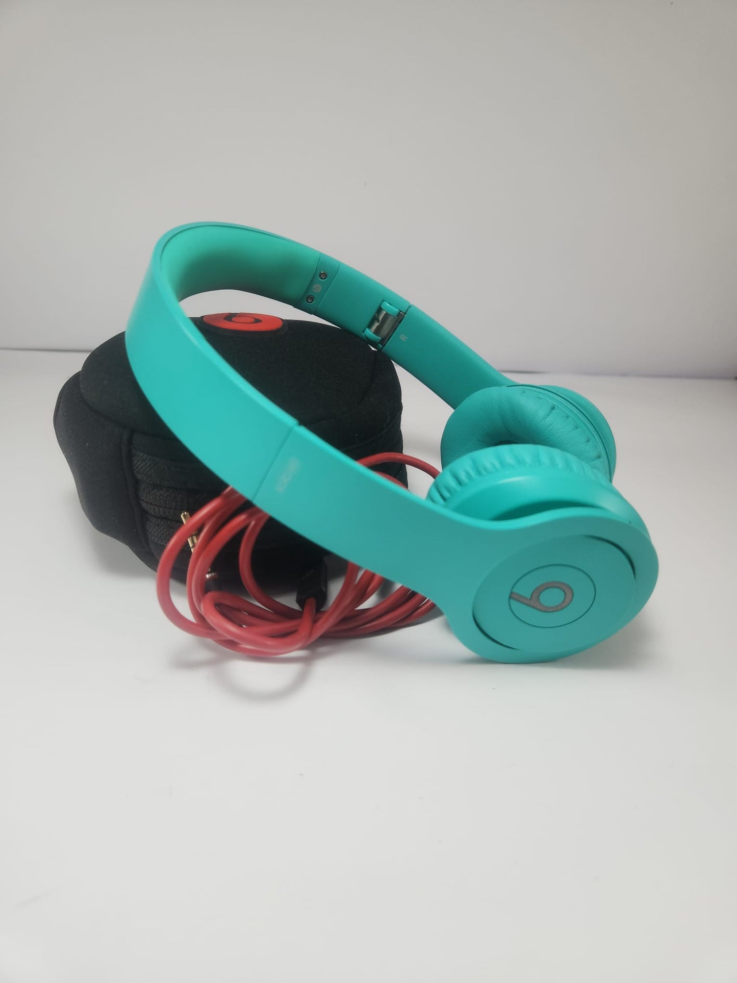 Beats Solo HD – Color Turquesa (con cable)