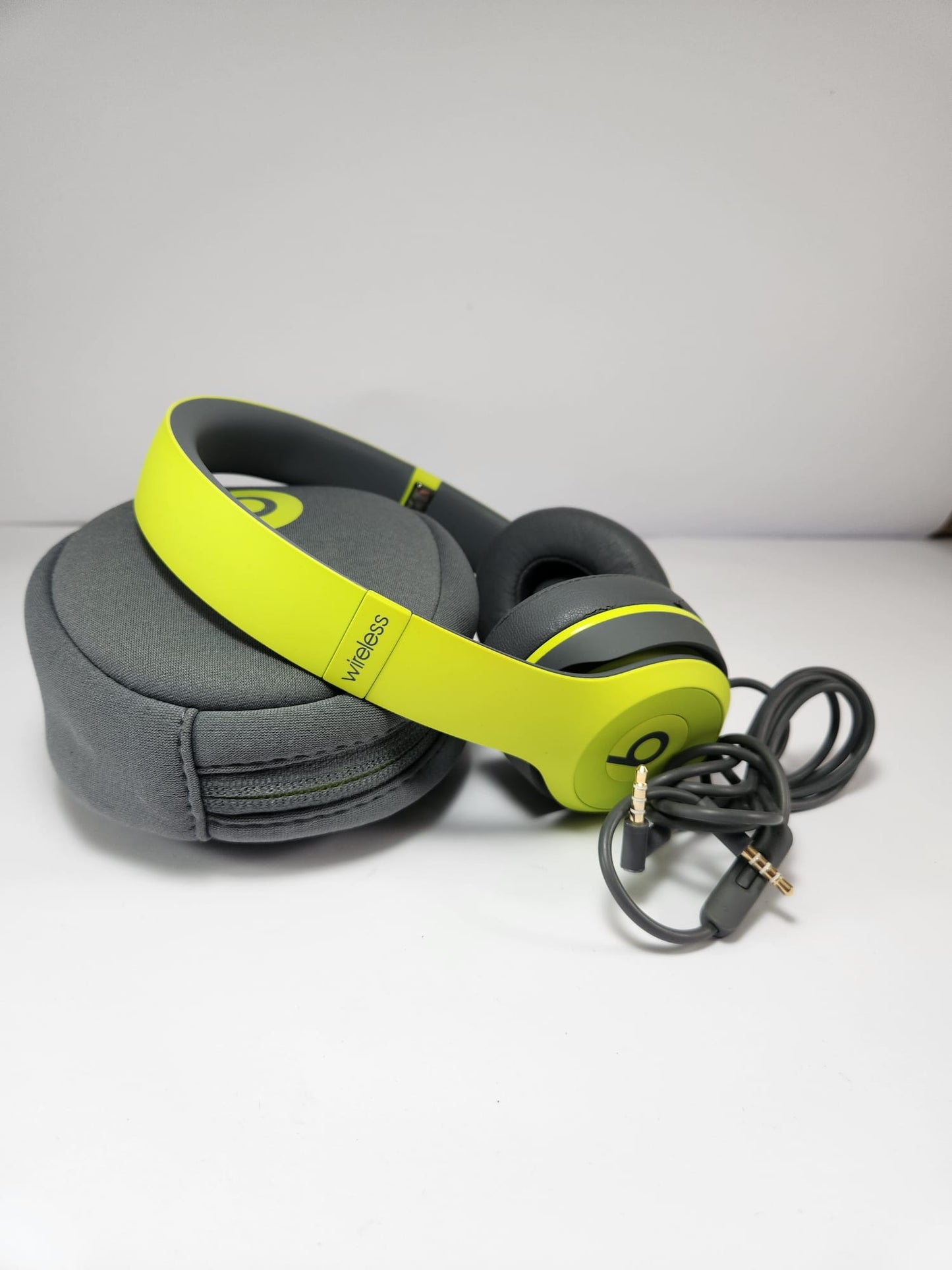 Beats Solo 2 Wireless – Color Amarillo/Gris