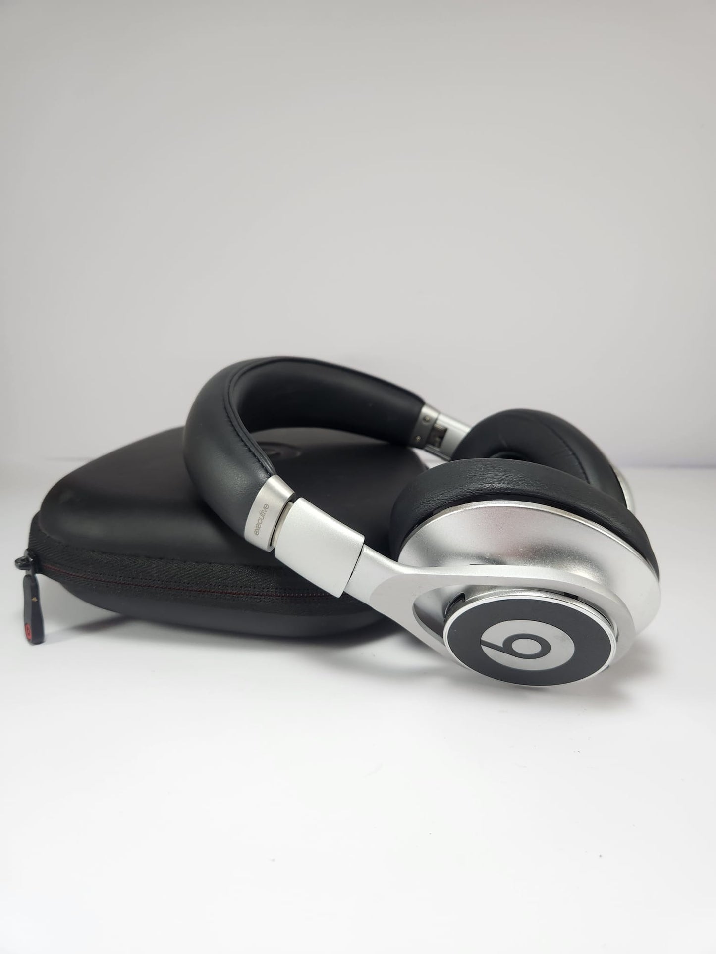 Beats Executive – Cancelación Activa de Ruido