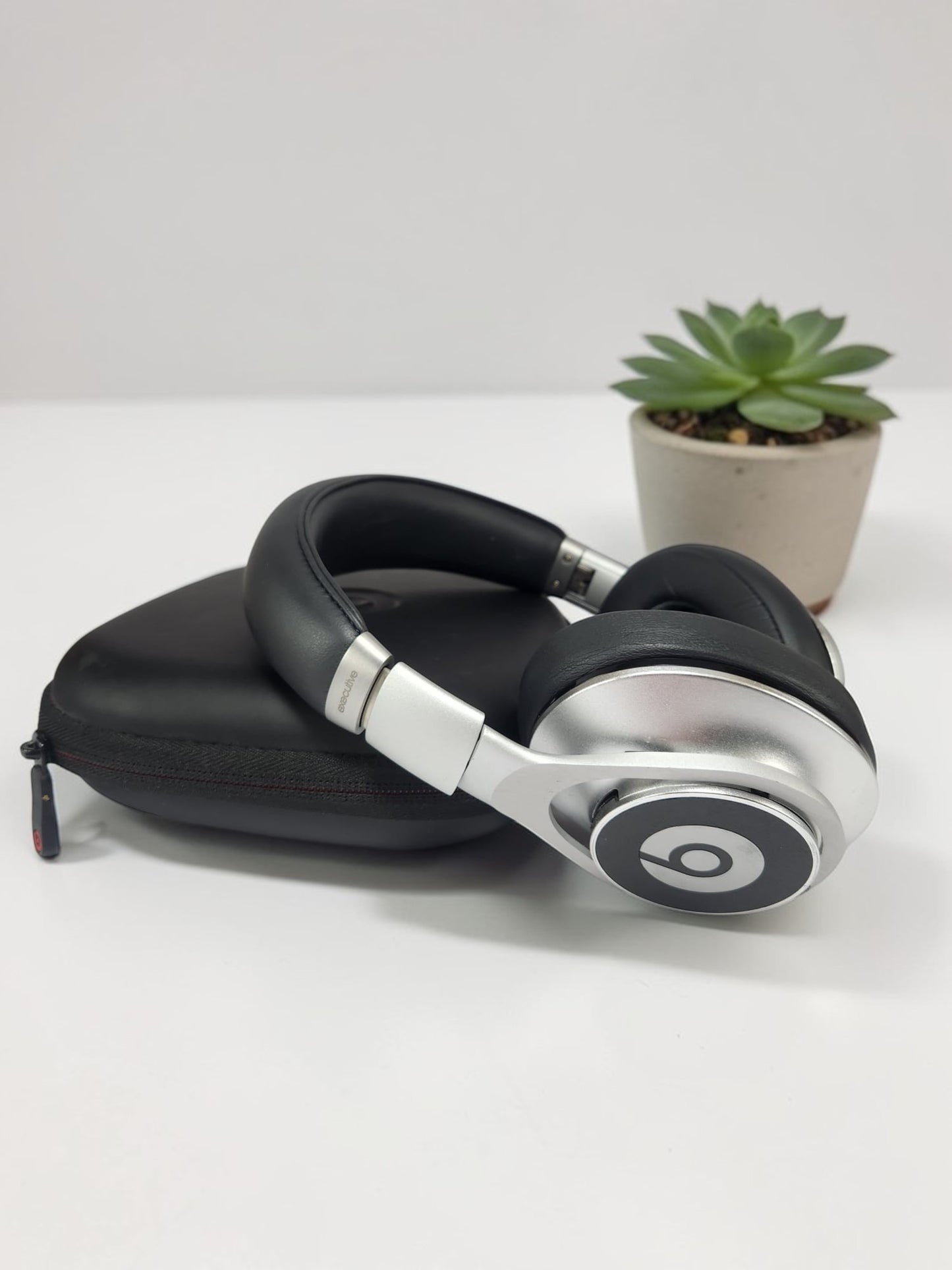 Beats Executive – Cancelación Activa de Ruido