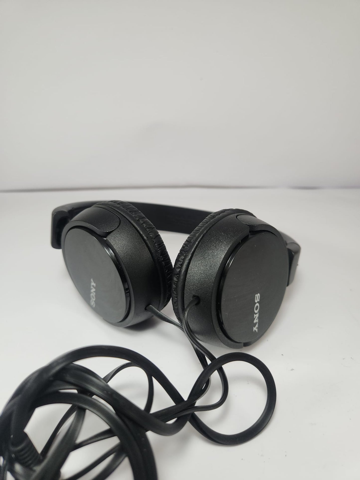 Audífonos Sony con cable — 3.5mm