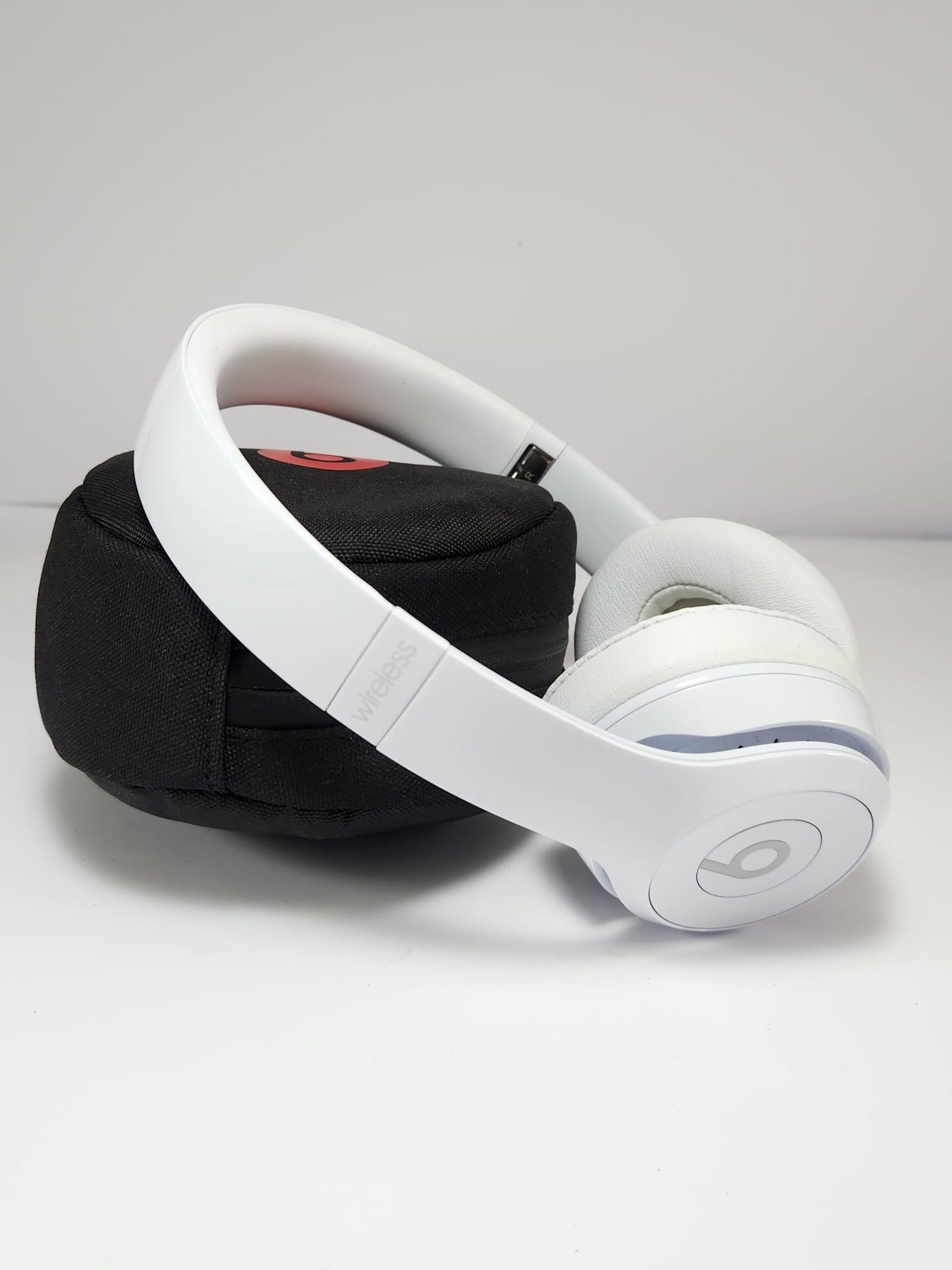Beats Solo2 Wireless – Blancos