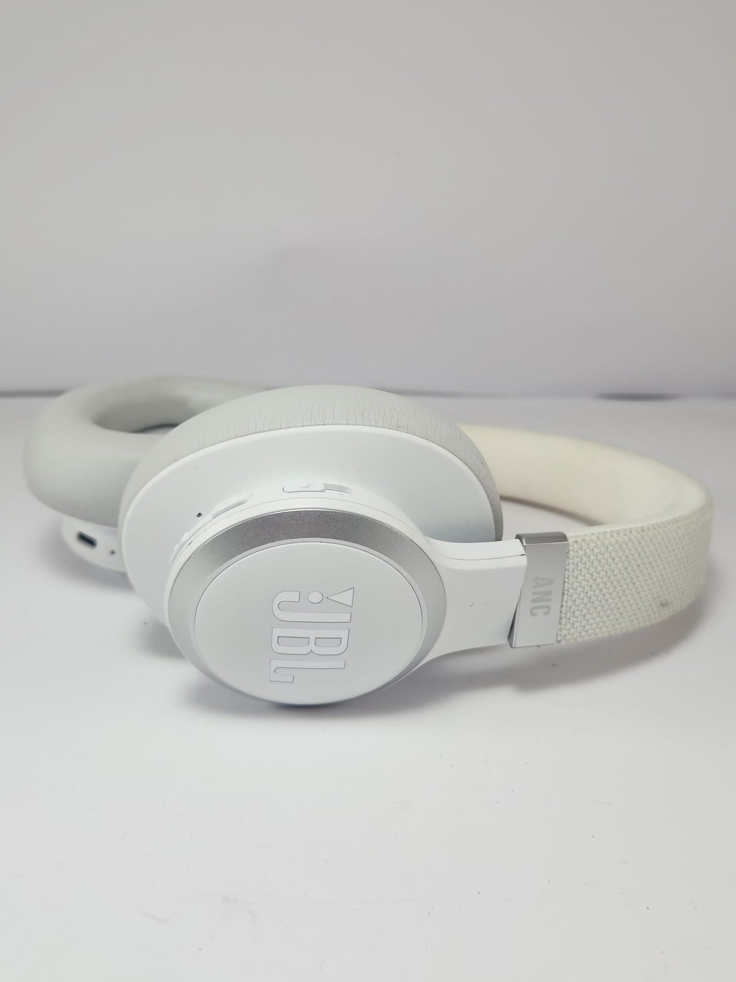 JBL Over-Ear con Cancelación de Ruido (ANC)