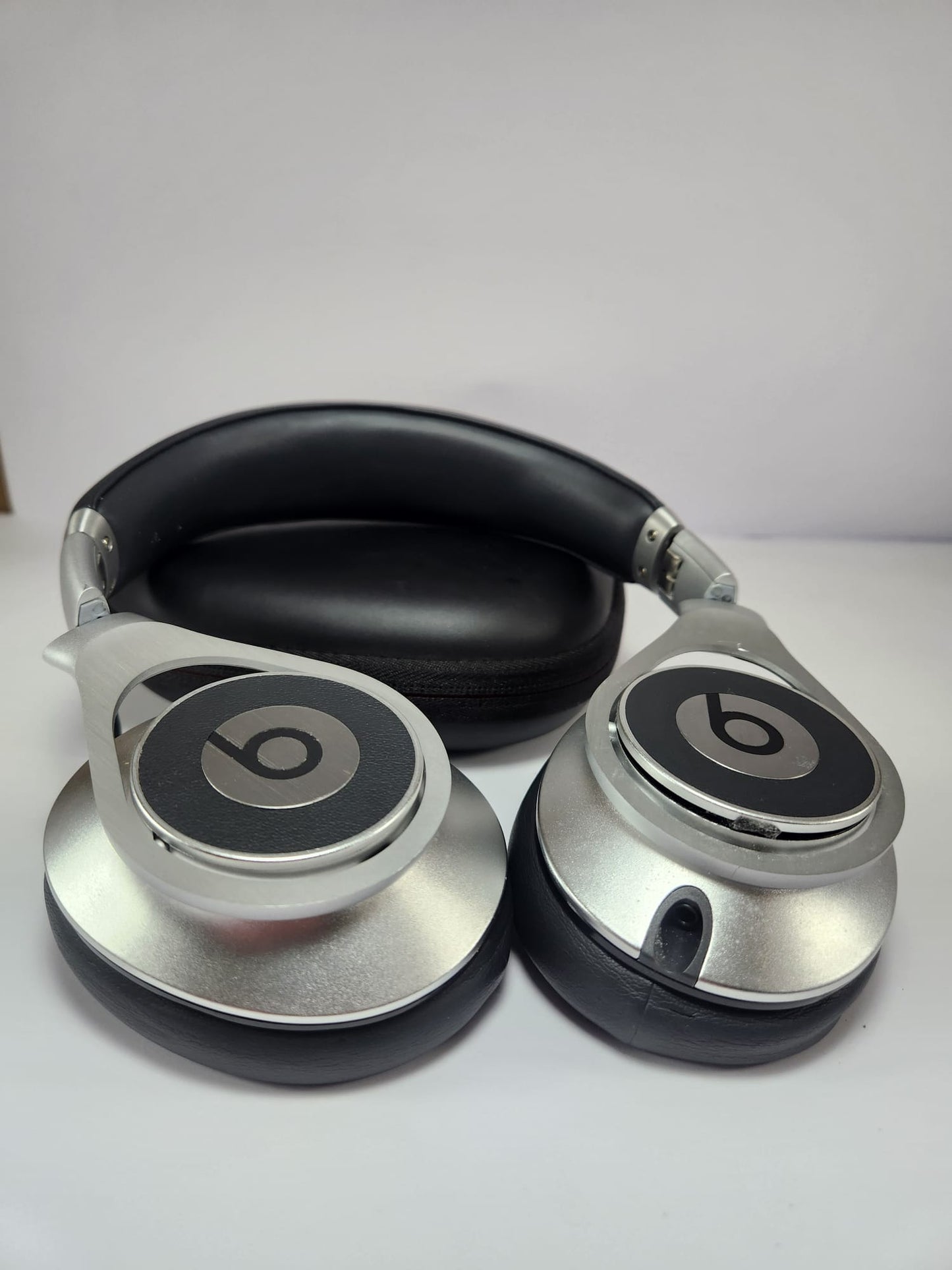 Beats Executive – Cancelación Activa de Ruido